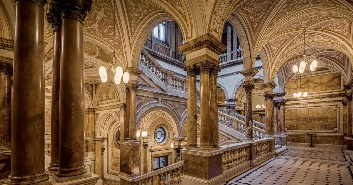 Glasgow_City_Chambers_Staircase CC license Michael D Beckwith - Glasgow City Chambers Staircase